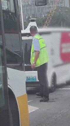 DƬ